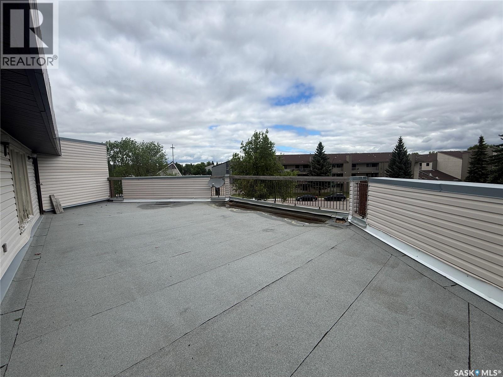 201 302 Tait CRESCENT — photo 30