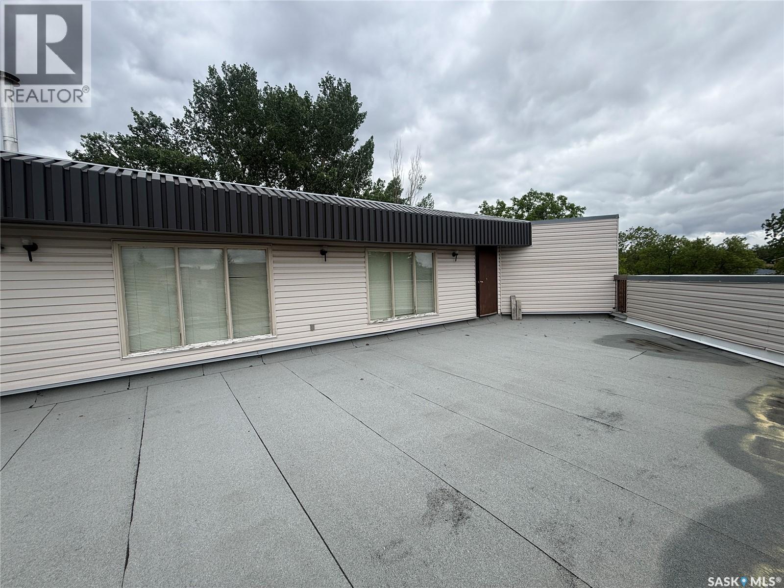 201 302 Tait CRESCENT — photo 31