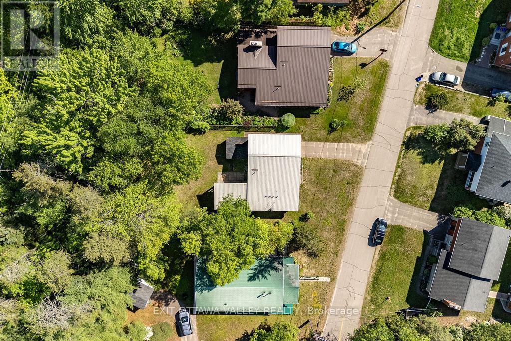 3 NEWTON CRESCENT - 33