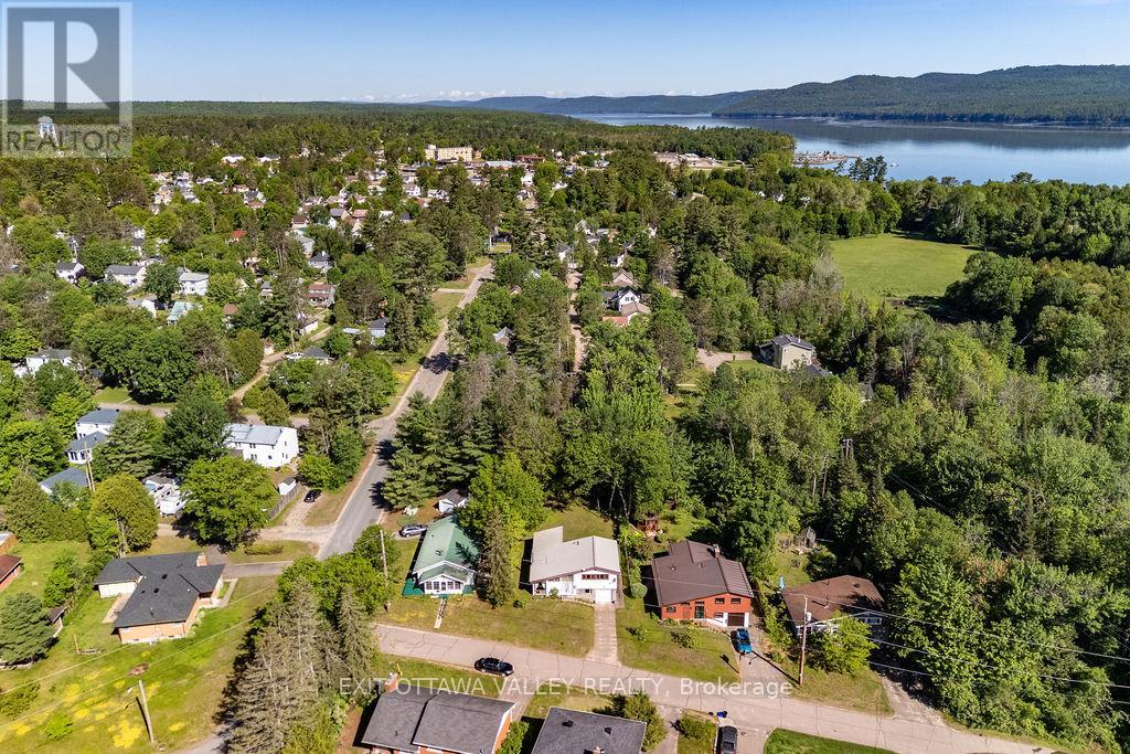 3 NEWTON CRESCENT - 34