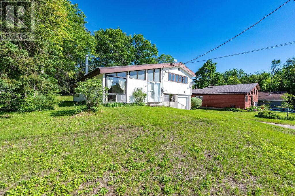 3 NEWTON CRESCENT - 37