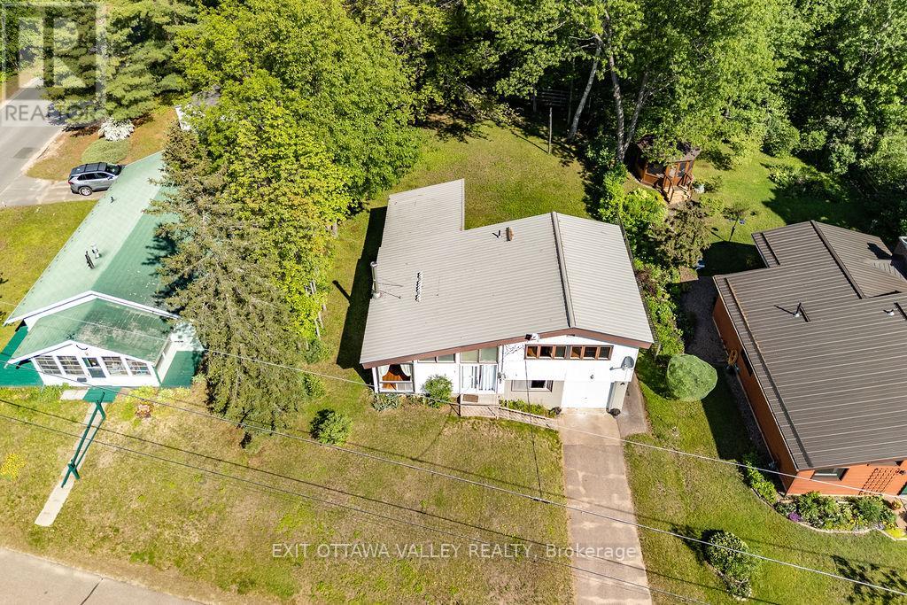 3 NEWTON CRESCENT - 31