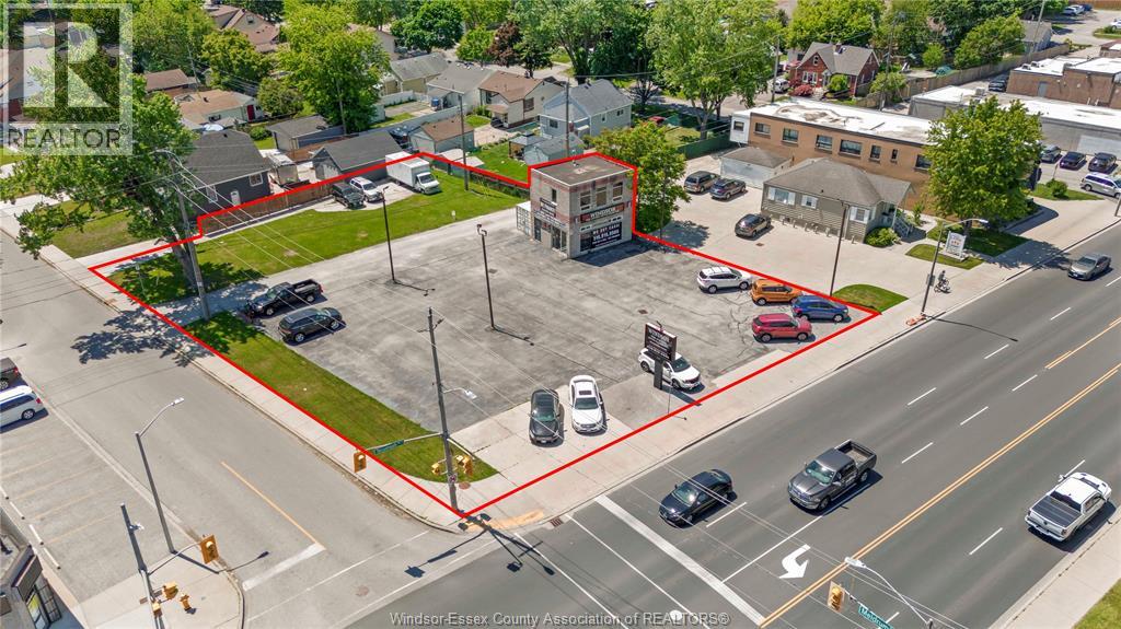 3277 TECUMSEH ROAD East