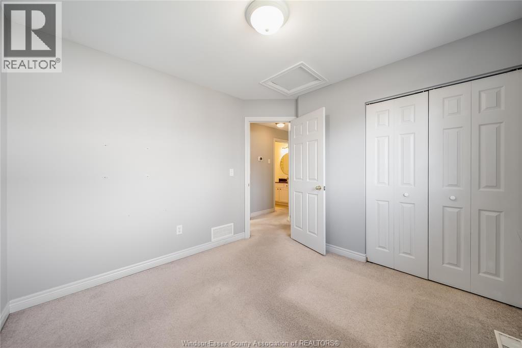 1120 KING LOUIS - 21