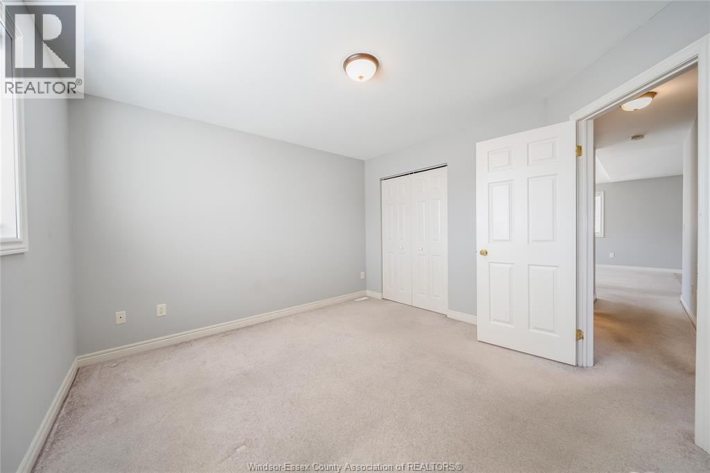 1120 KING LOUIS - 23