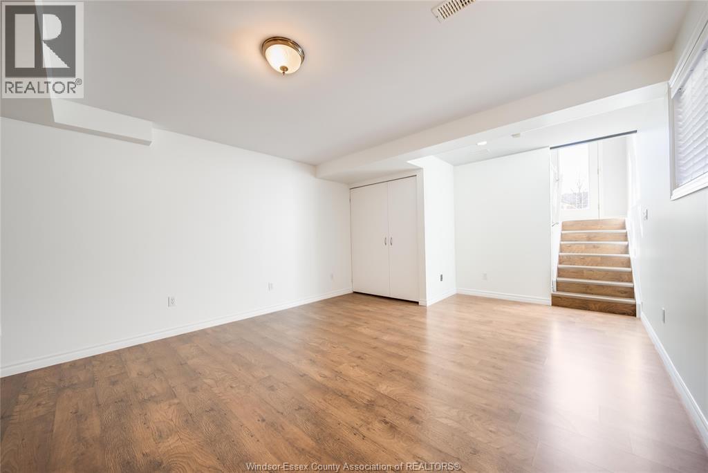 1120 KING LOUIS - 26