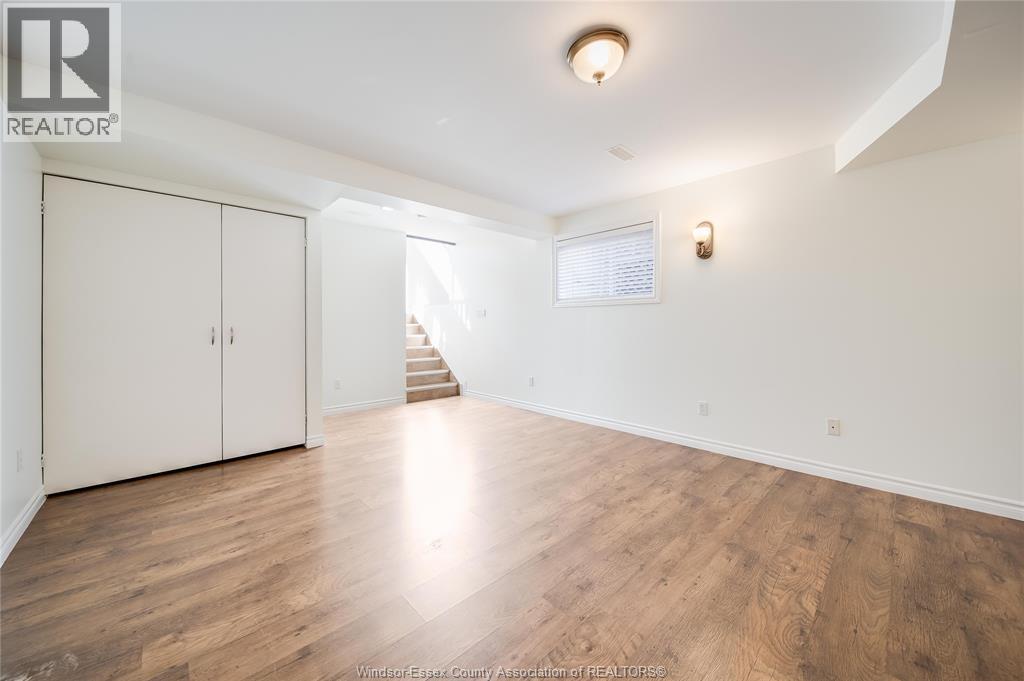 1120 KING LOUIS - 27