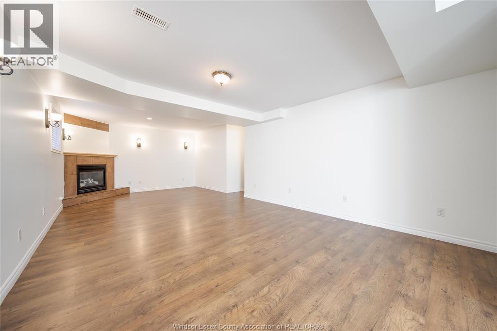 1120 KING LOUIS - 28
