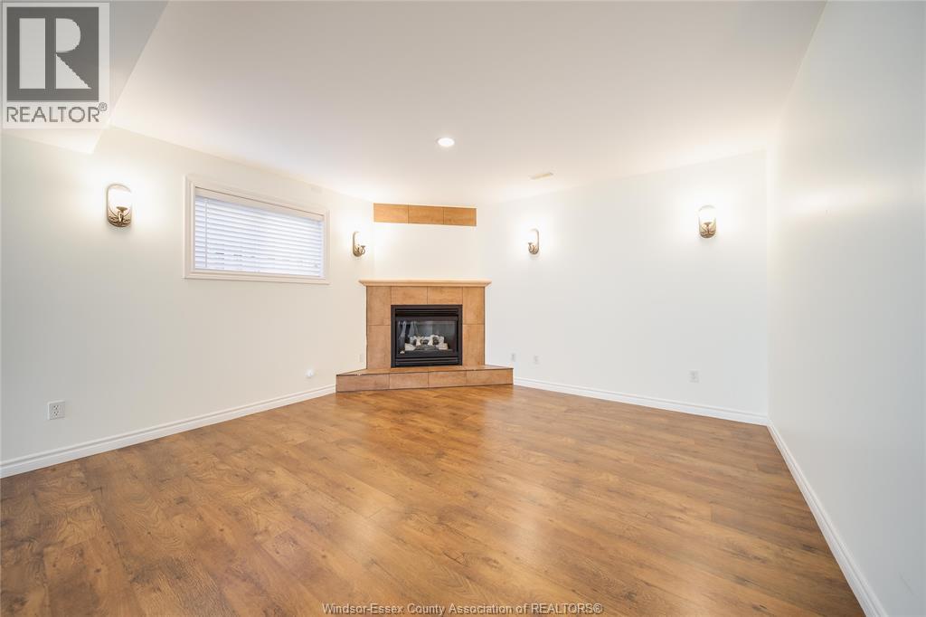 1120 KING LOUIS - 30