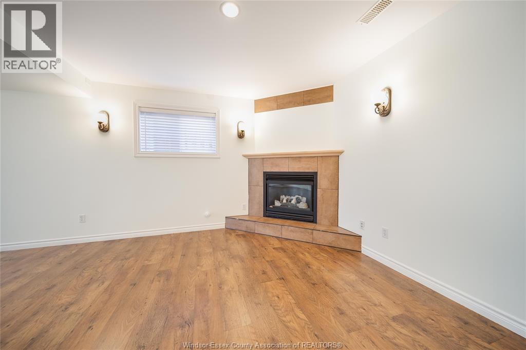 1120 KING LOUIS - 31