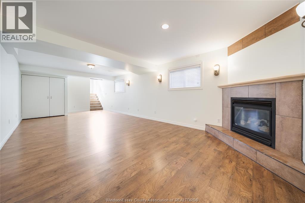 1120 KING LOUIS - 32