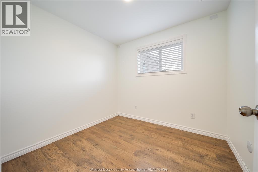1120 KING LOUIS - 33
