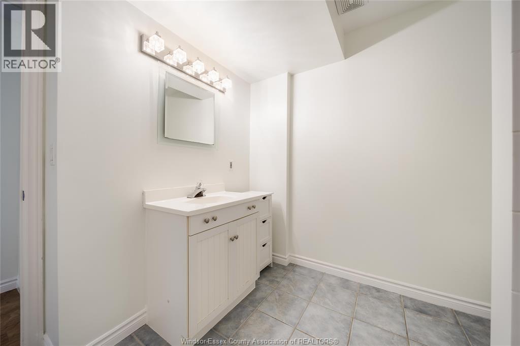 1120 KING LOUIS - 38