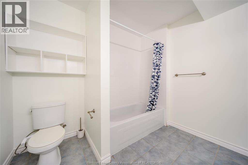 1120 KING LOUIS - 39