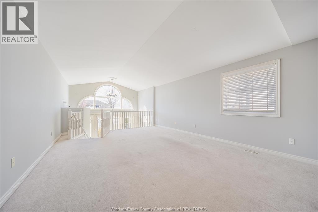 1120 KING LOUIS - 9