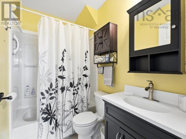 Property 33 of 51 of 124 Herbert Street