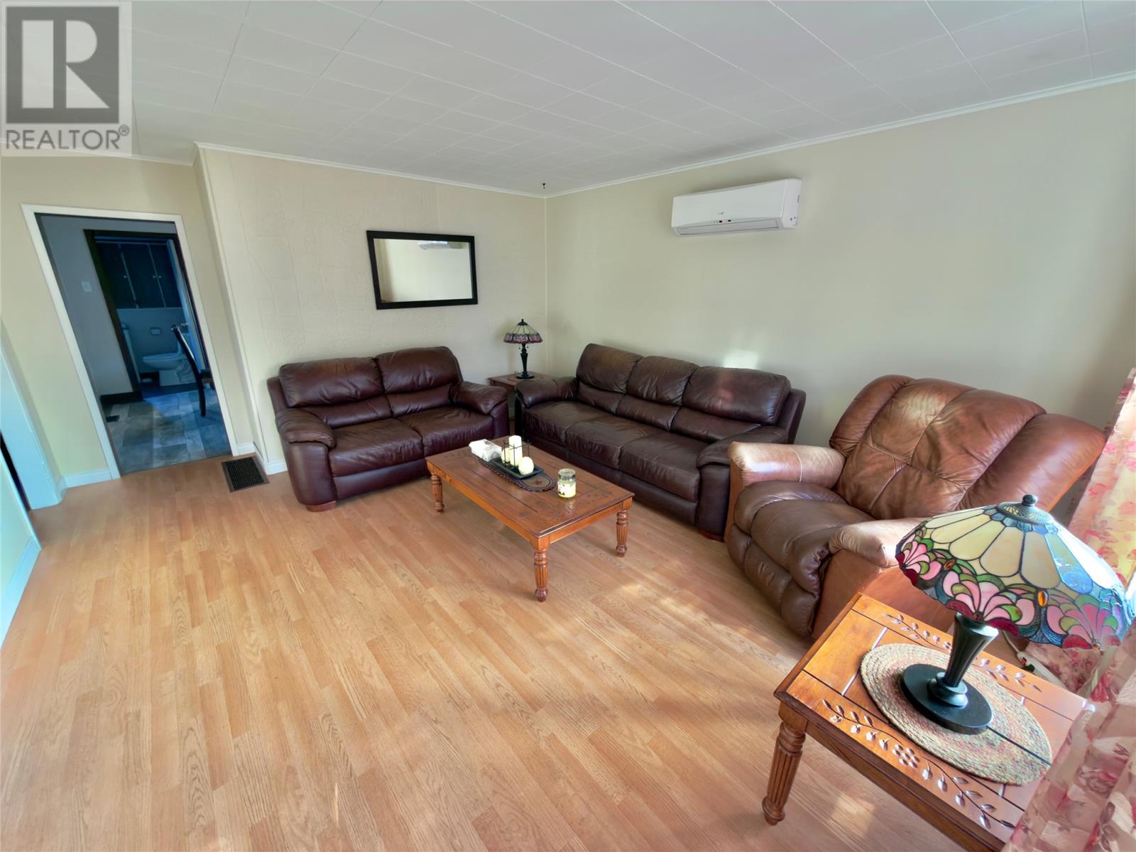 2 CABOT Road N - 12