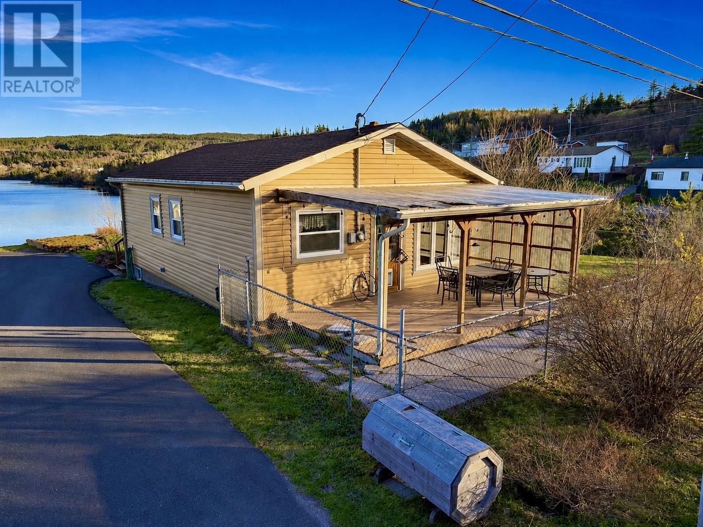 2 CABOT Road N - 1