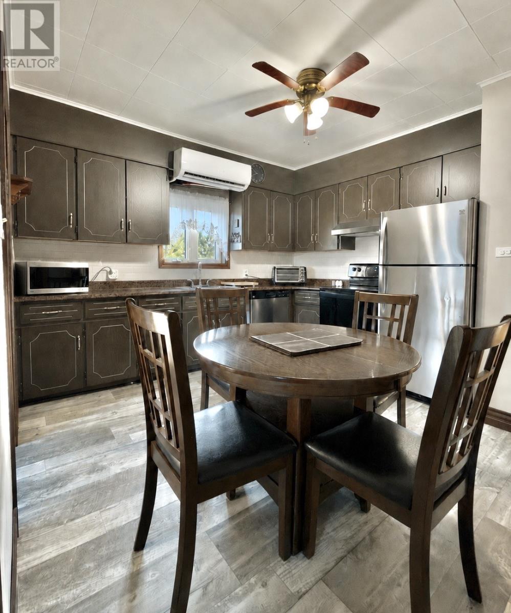 2 CABOT Road N - 15