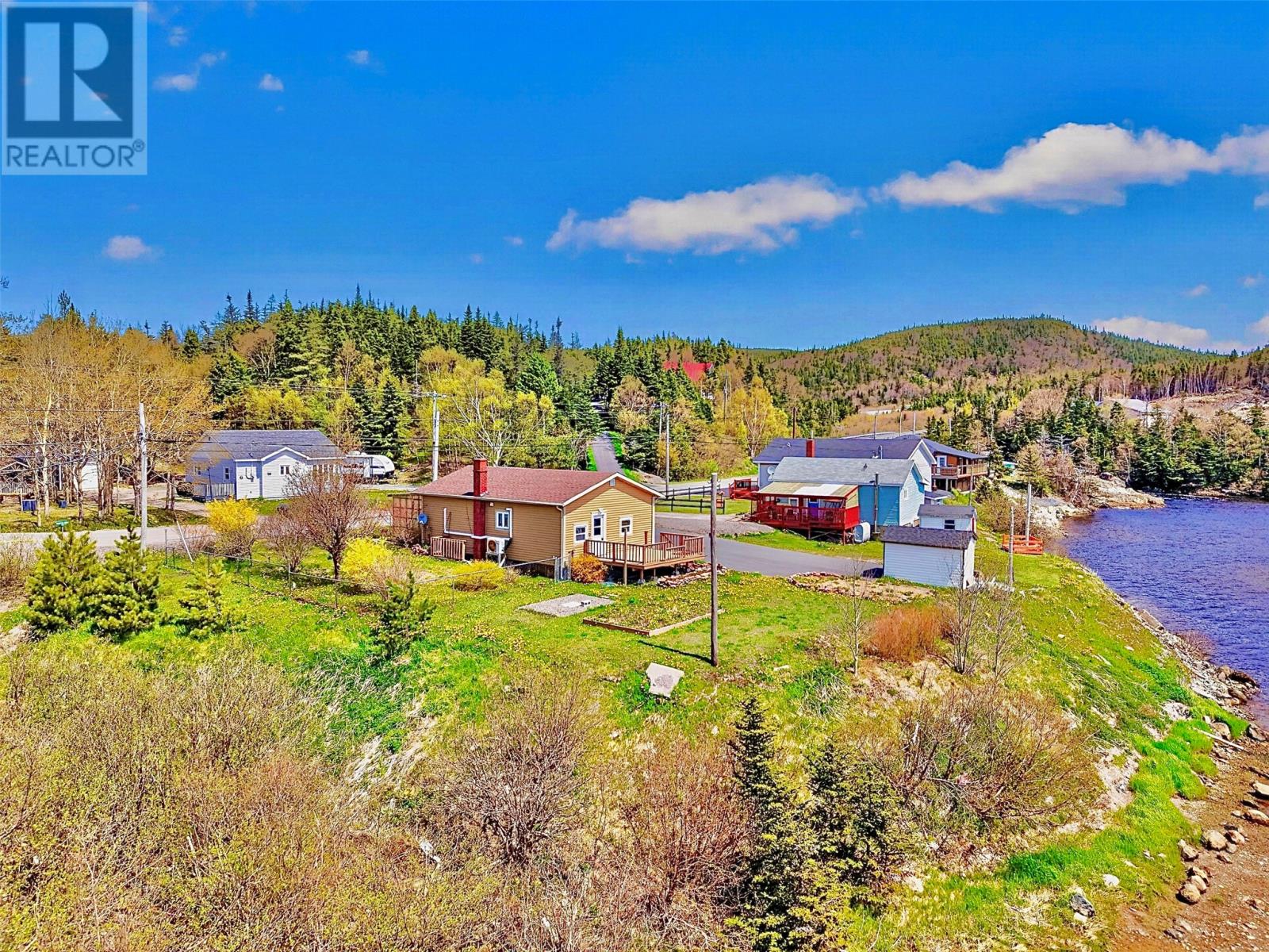 2 CABOT Road N - 24