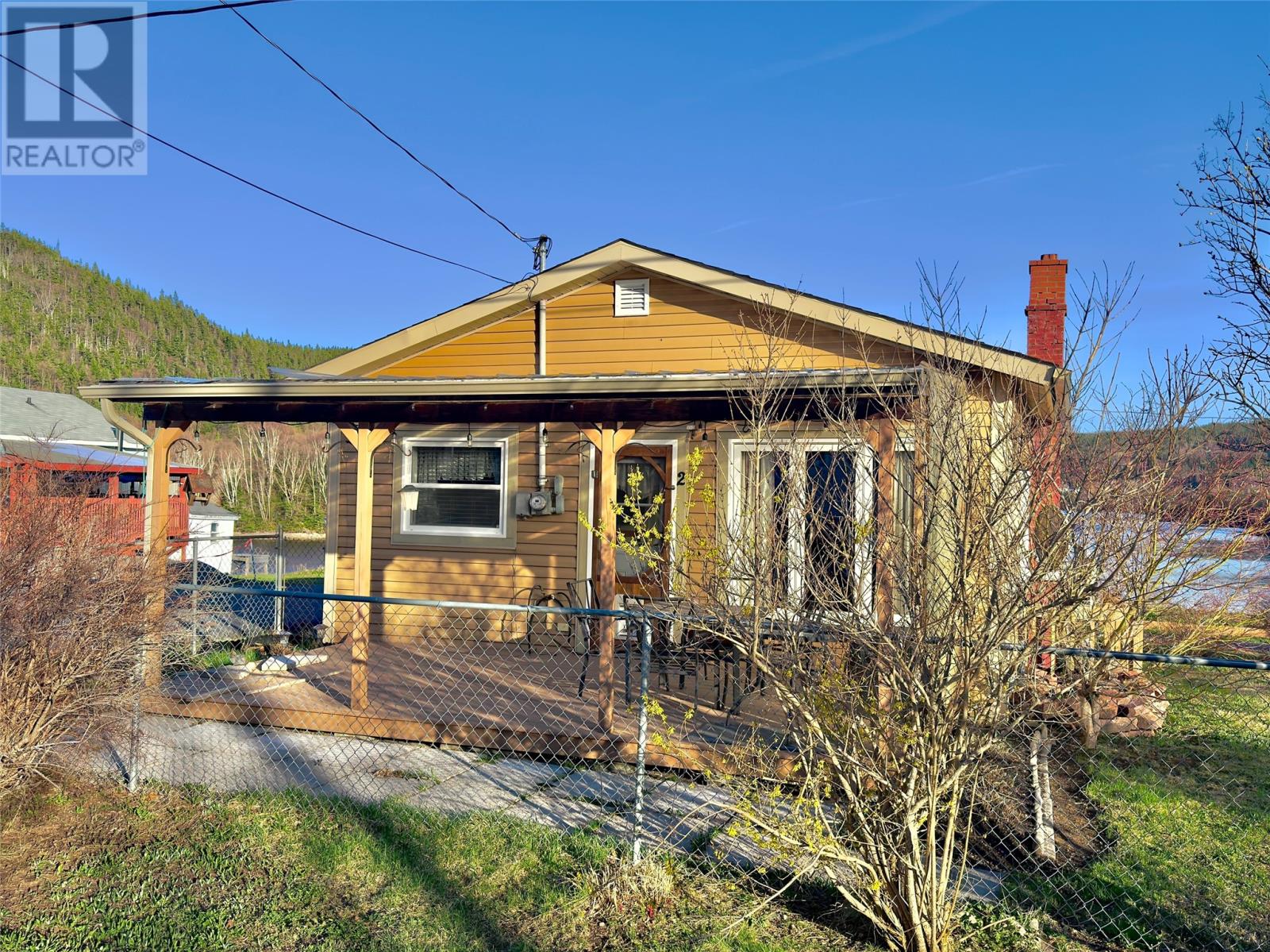 2 CABOT Road N - 6