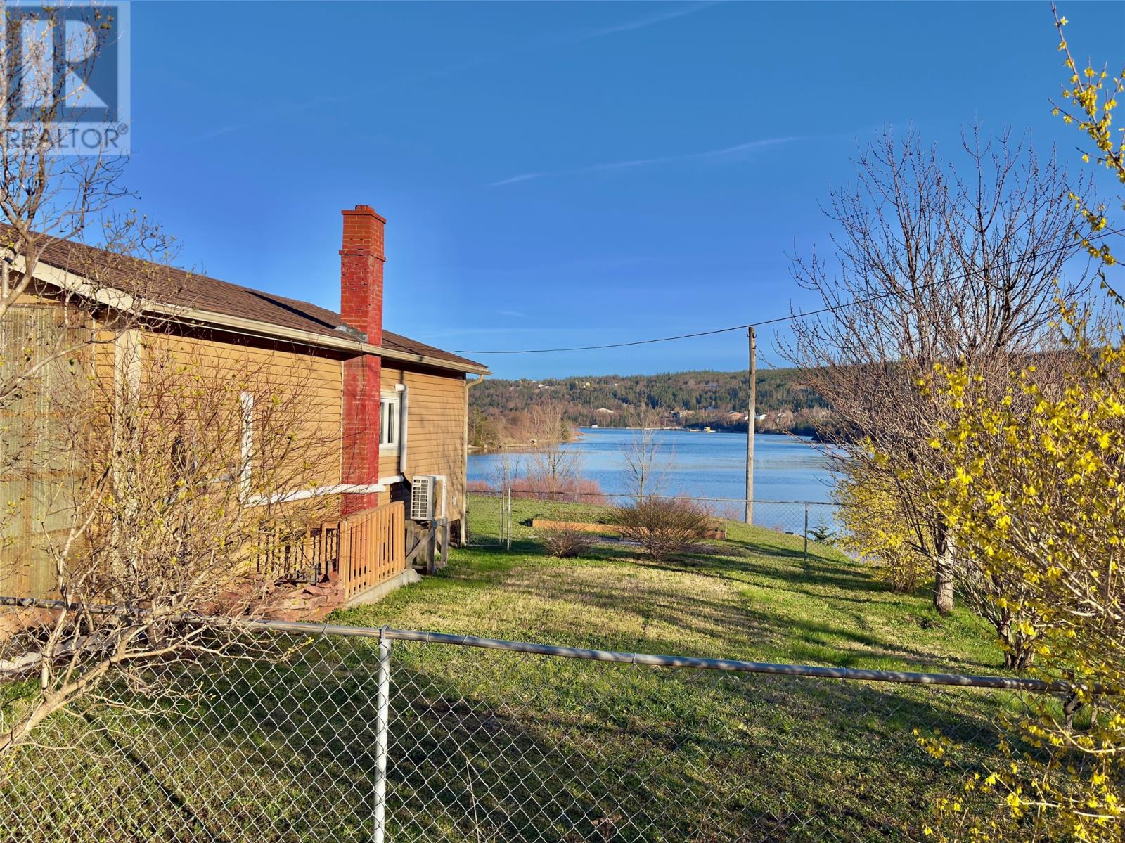 2 CABOT Road N - 8