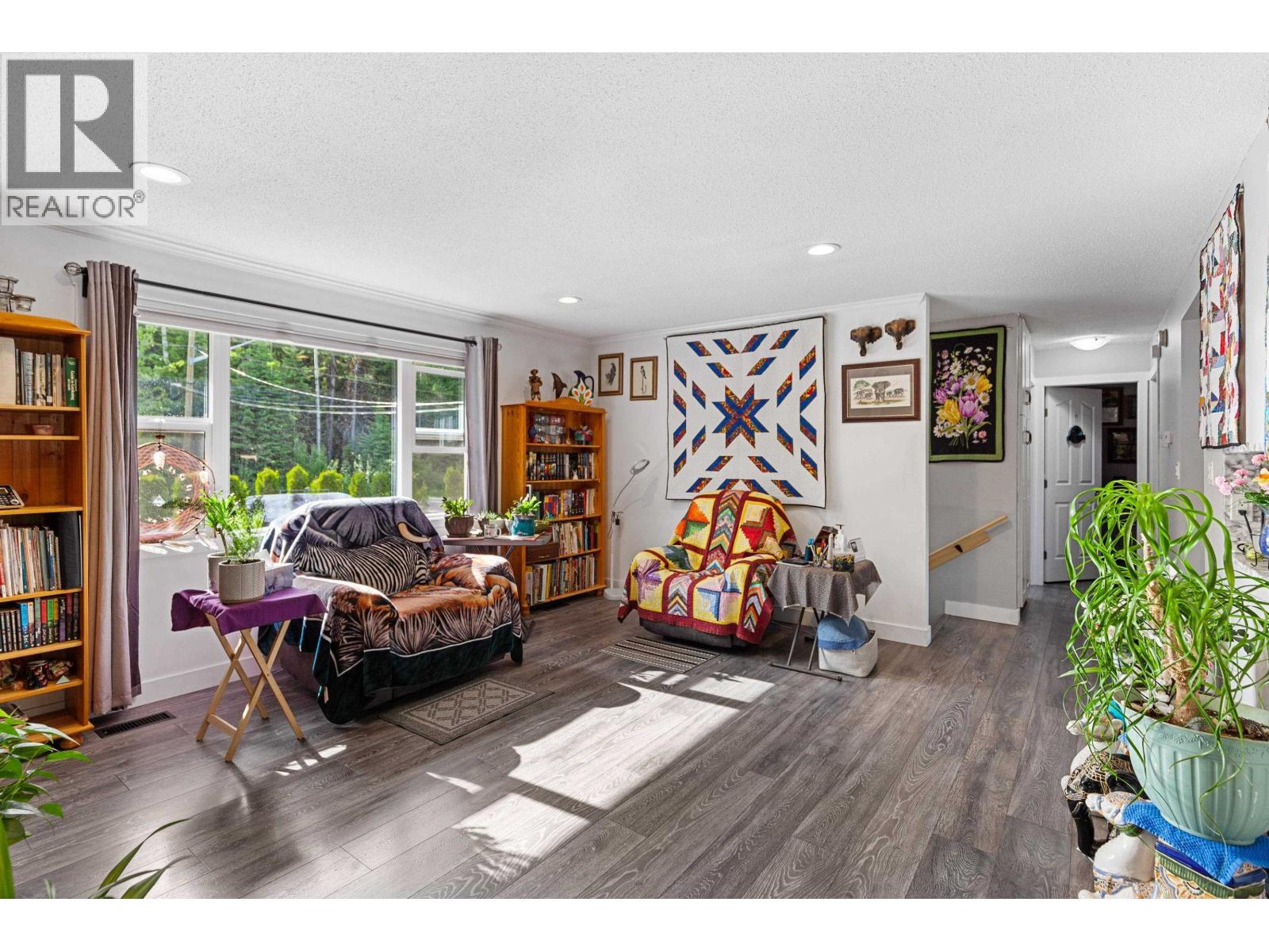 8274 SPARROW ROAD - 11