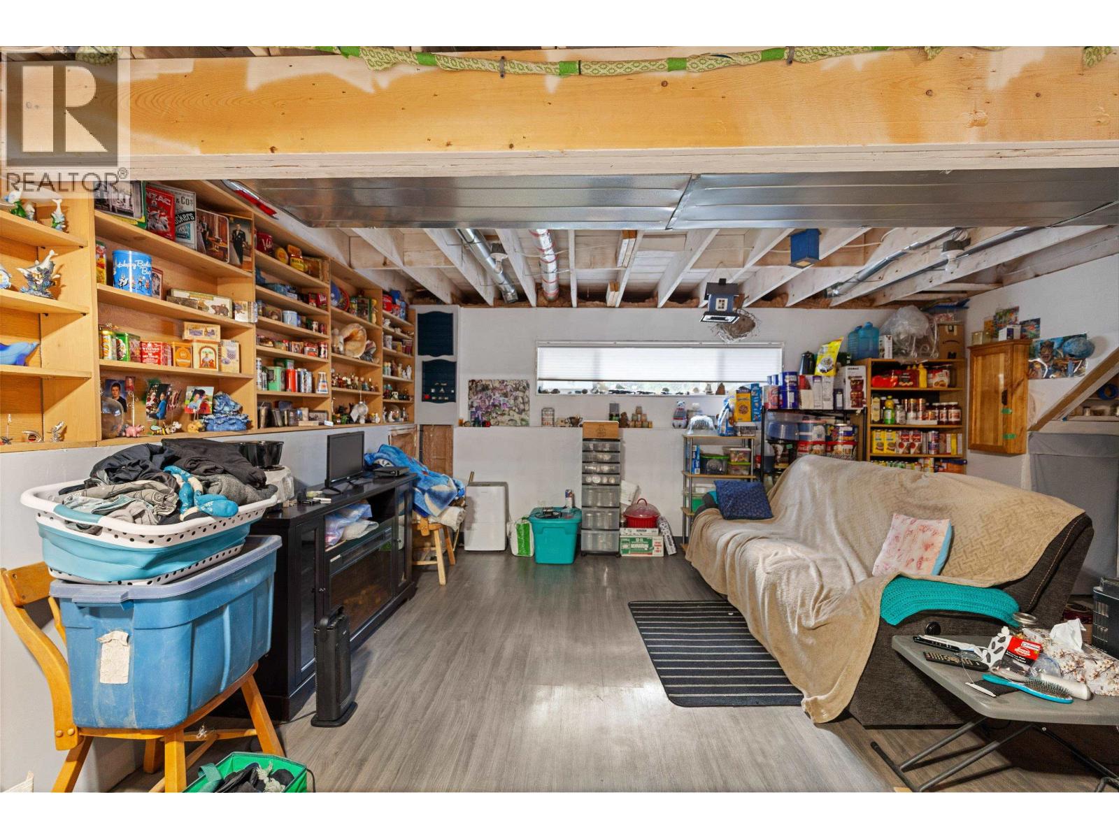 8274 SPARROW ROAD - 17
