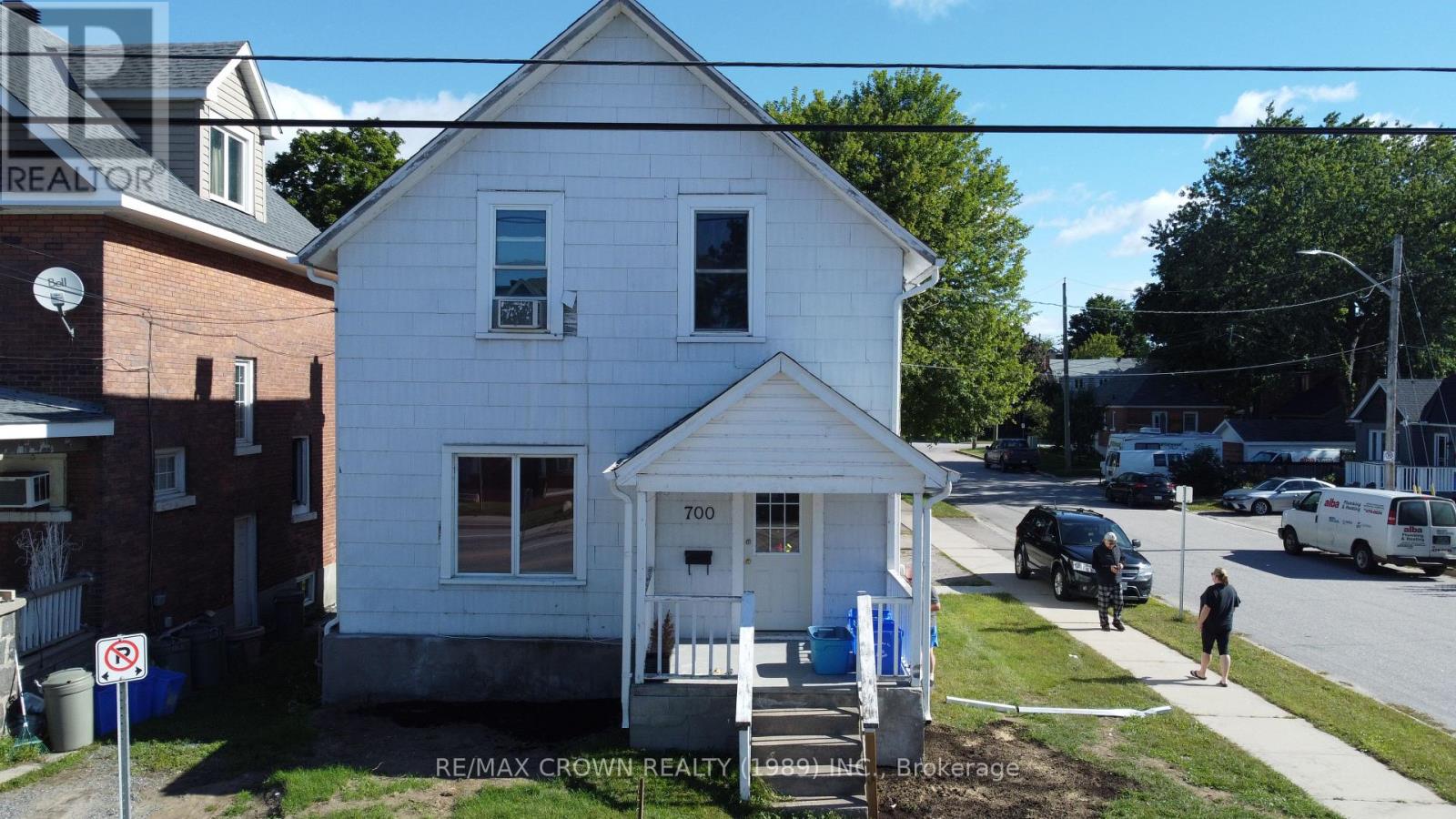 700 MAIN STREET W - 1