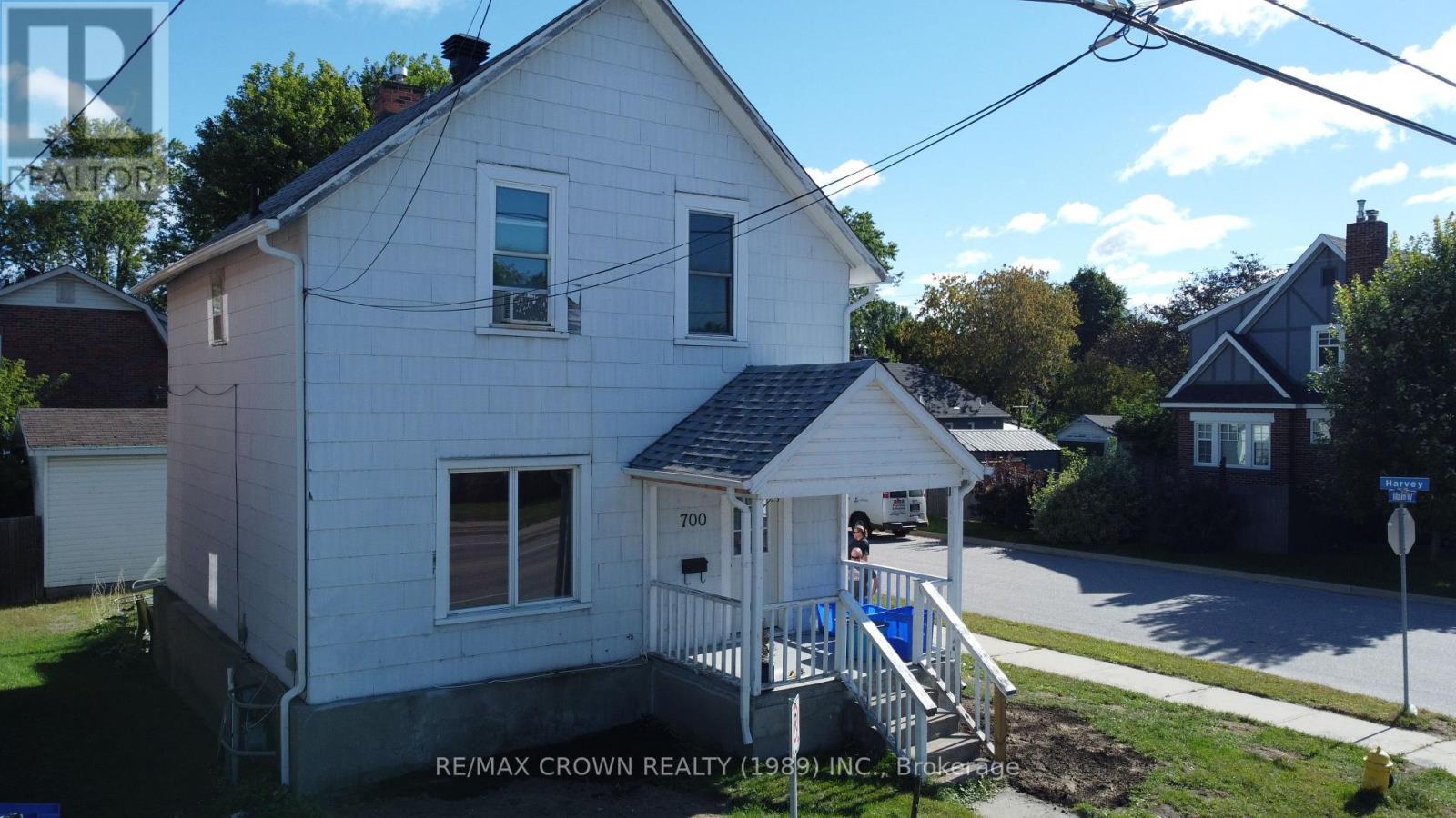 700 MAIN STREET W - 2