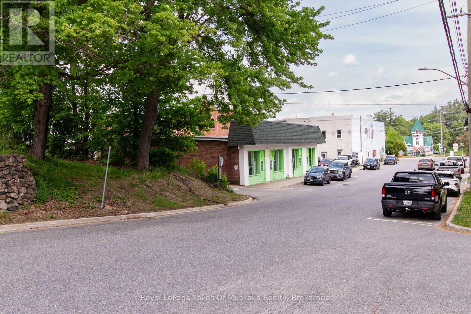 9 ONTARIO STREET, Bracebridge — photo 2