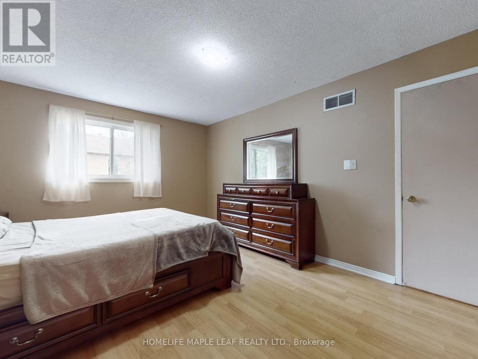 39 LAMAY CRESCENT - 22