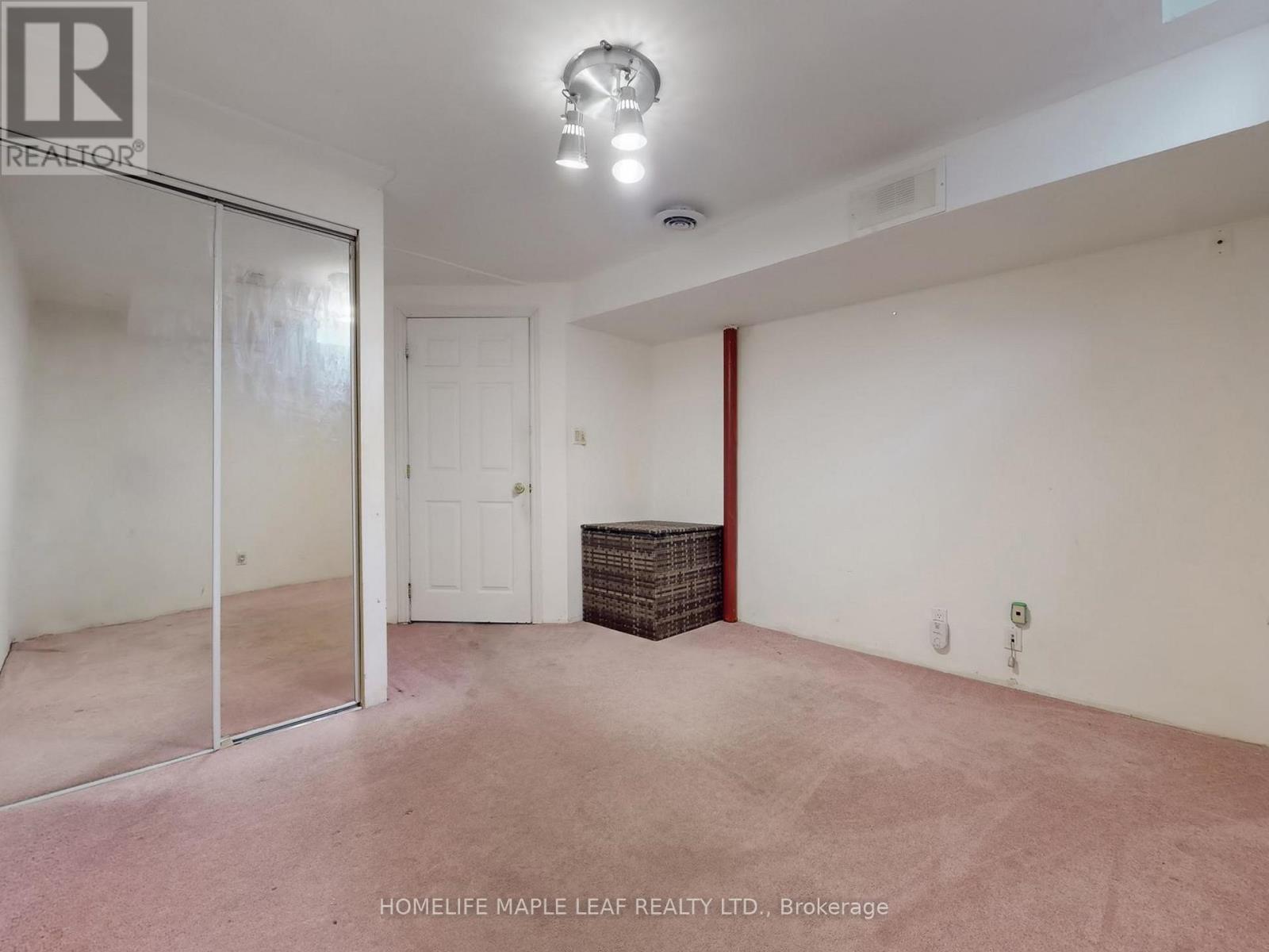 39 LAMAY CRESCENT - 38