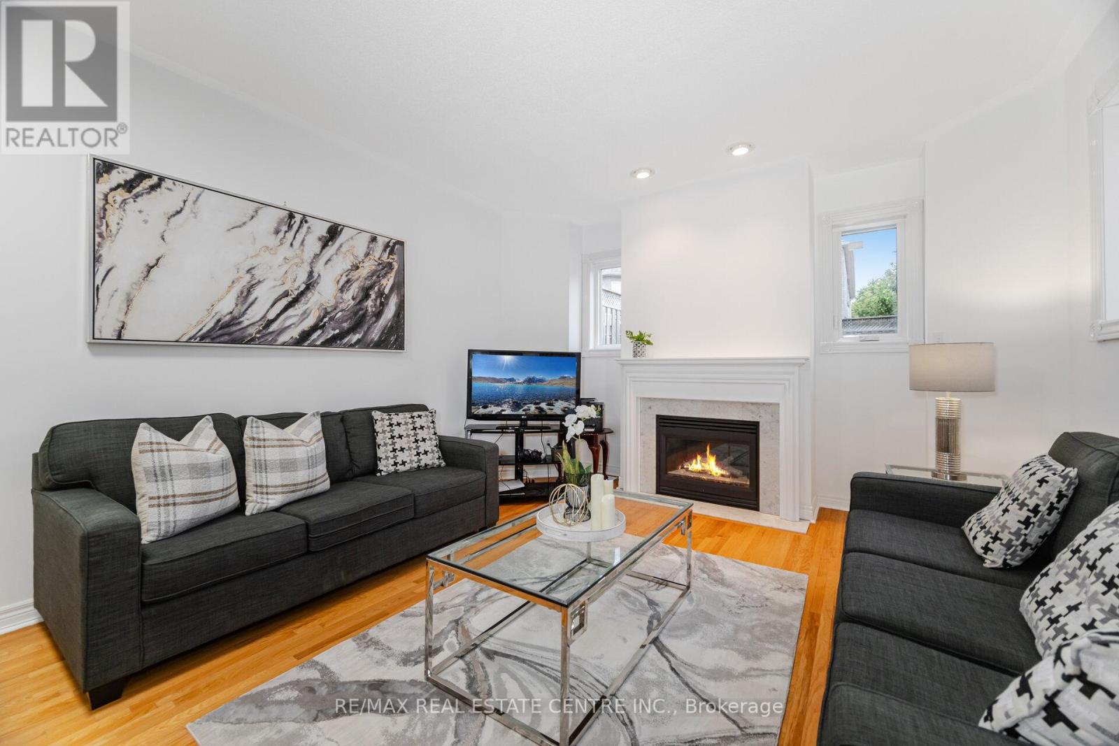 24 FUTURA AVENUE - 12
