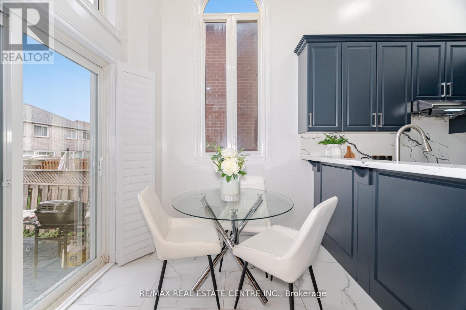 24 FUTURA AVENUE - 16
