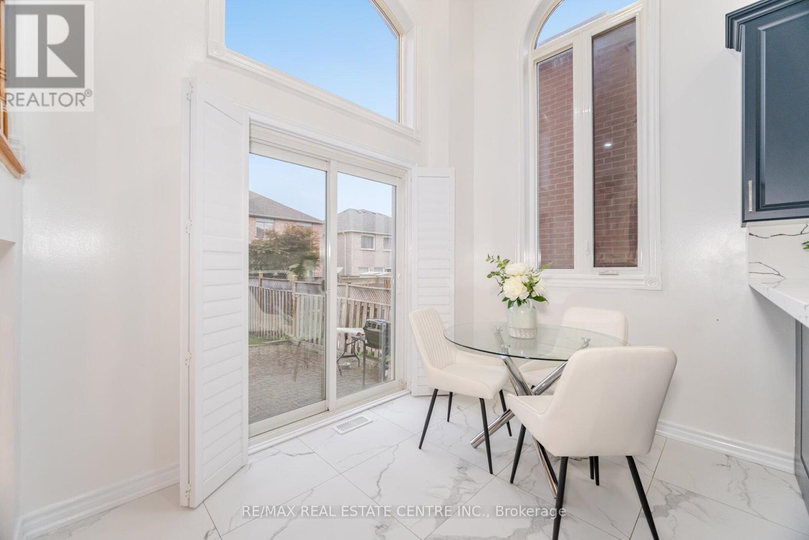 24 FUTURA AVENUE - 17