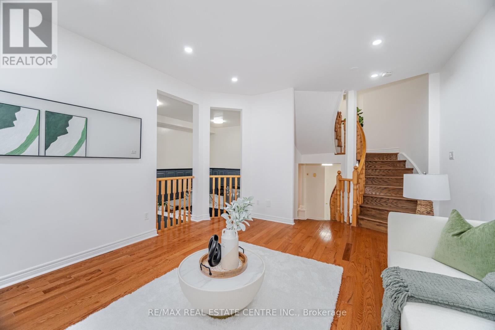 24 FUTURA AVENUE - 19