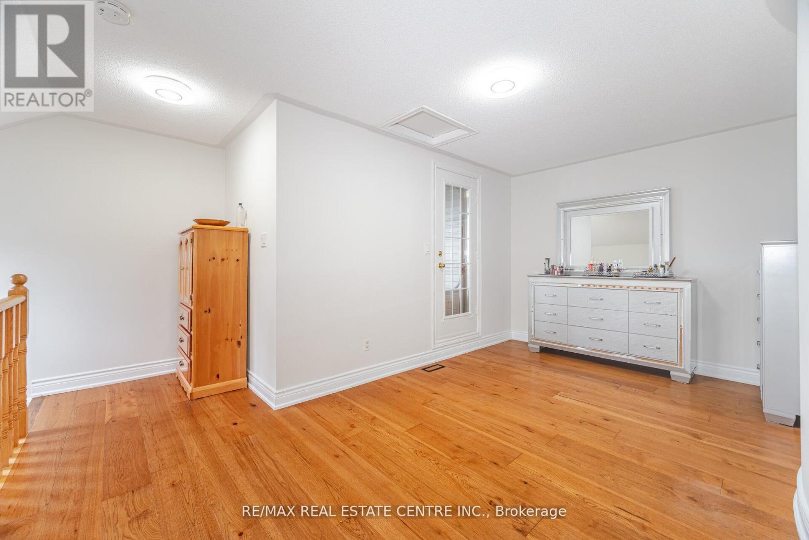 24 FUTURA AVENUE - 21