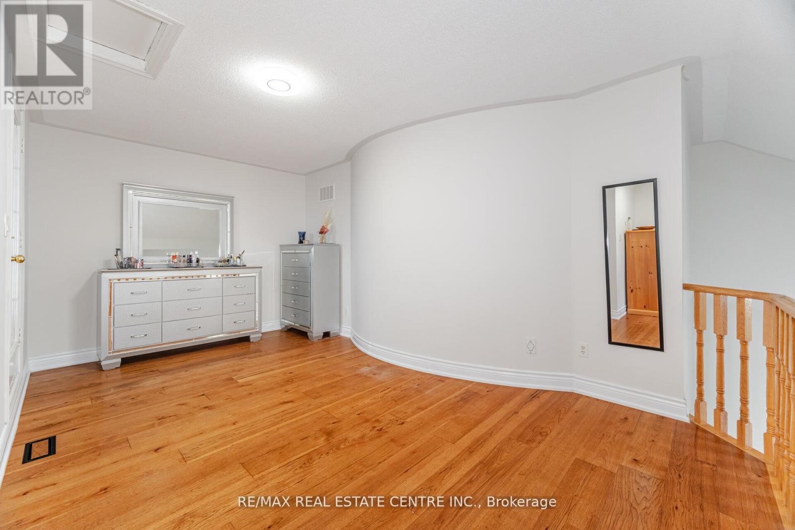 24 FUTURA AVENUE - 22
