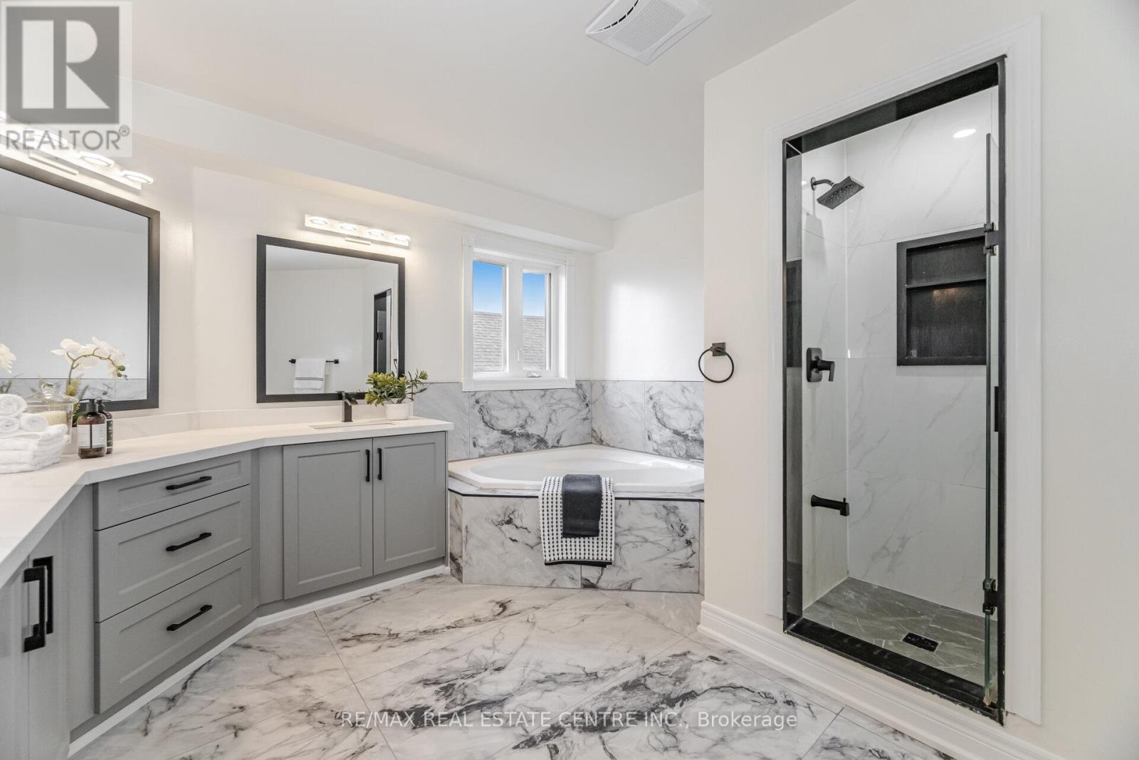 24 FUTURA AVENUE - 24