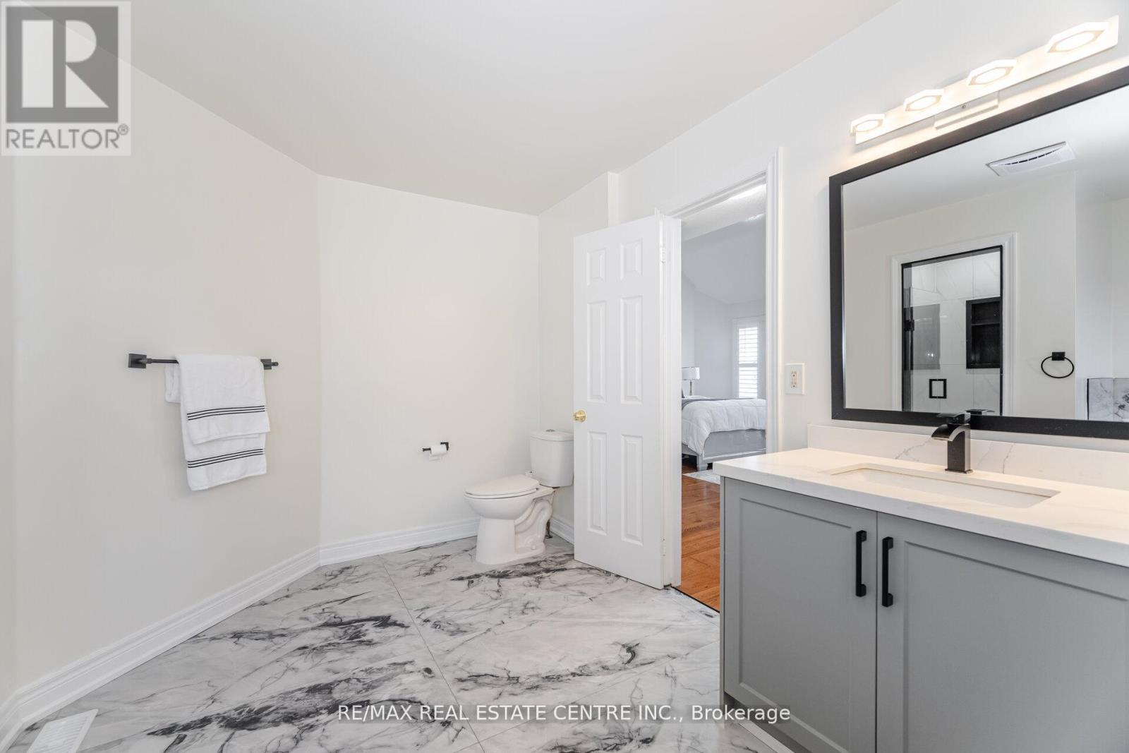 24 FUTURA AVENUE - 25