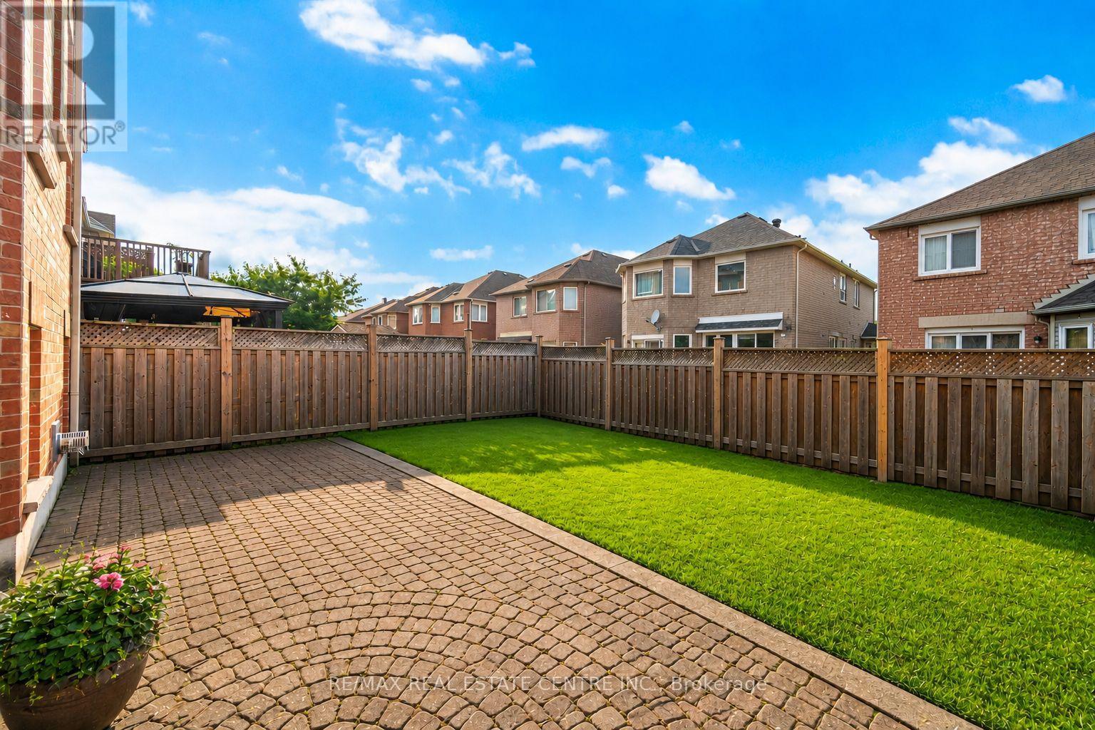 24 FUTURA AVENUE - 37