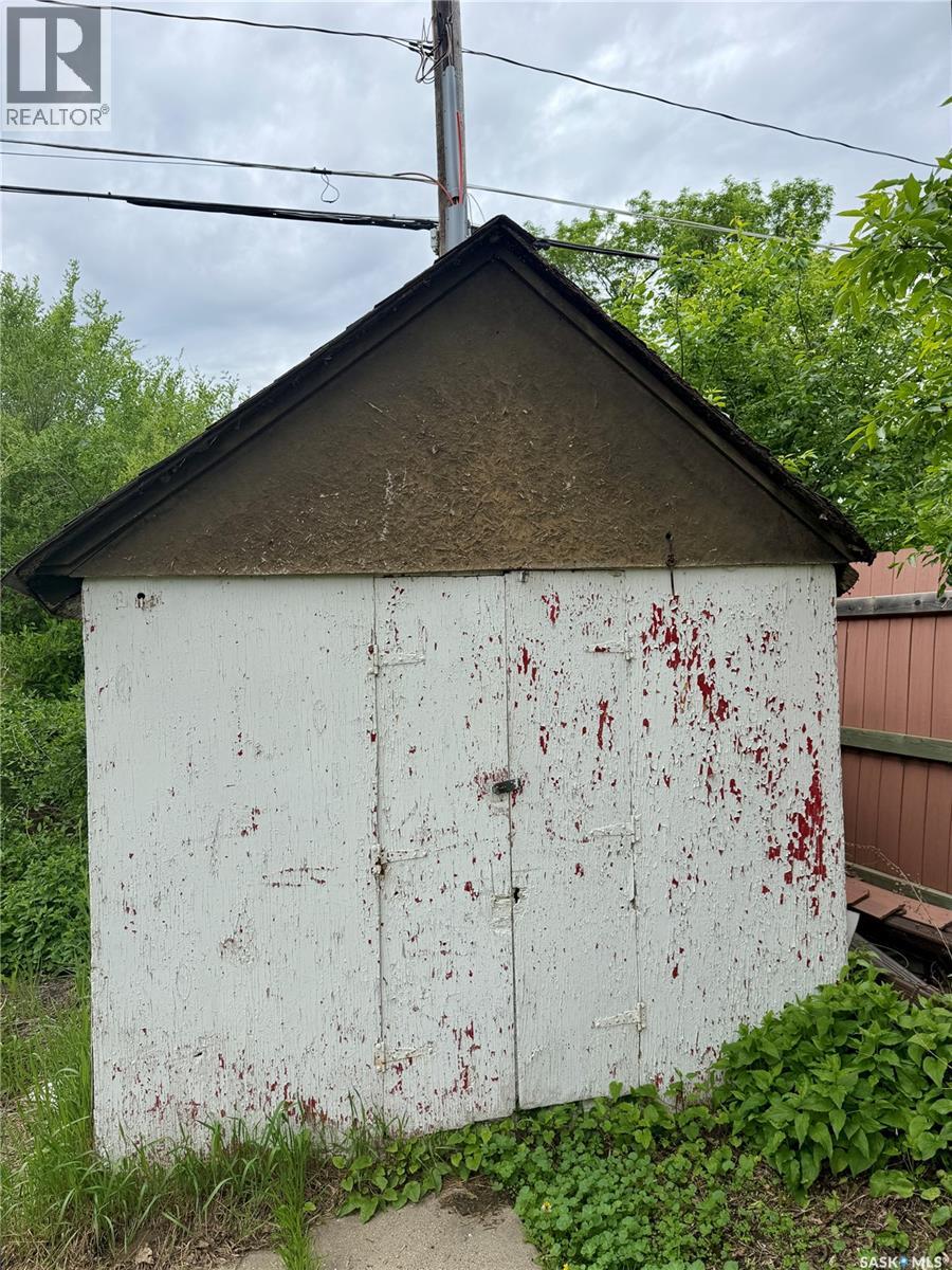 233 Herbert STREET E - 18