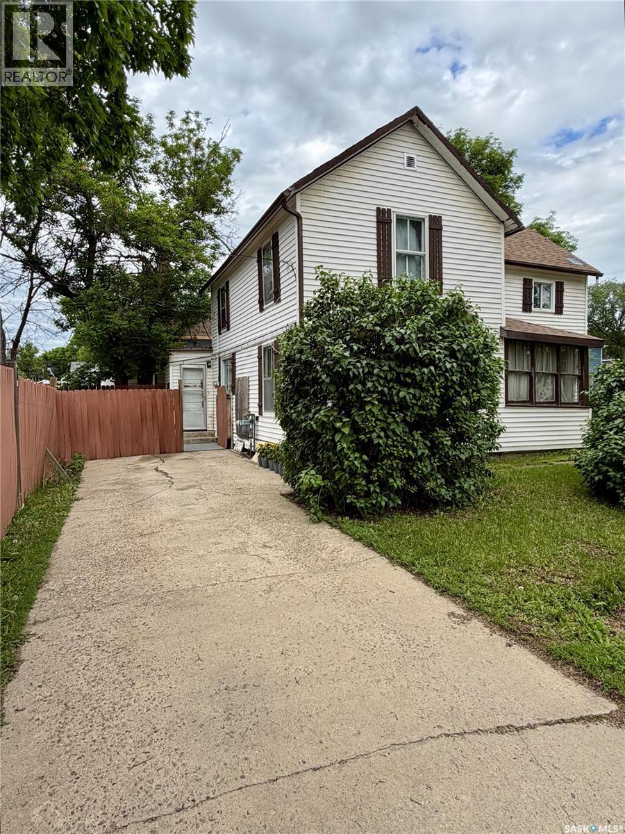 233 Herbert STREET E - 2