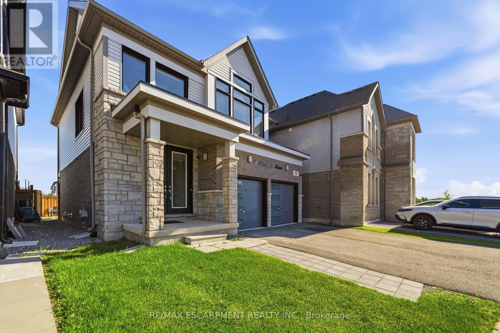 8 PINNACLE COURT - 2
