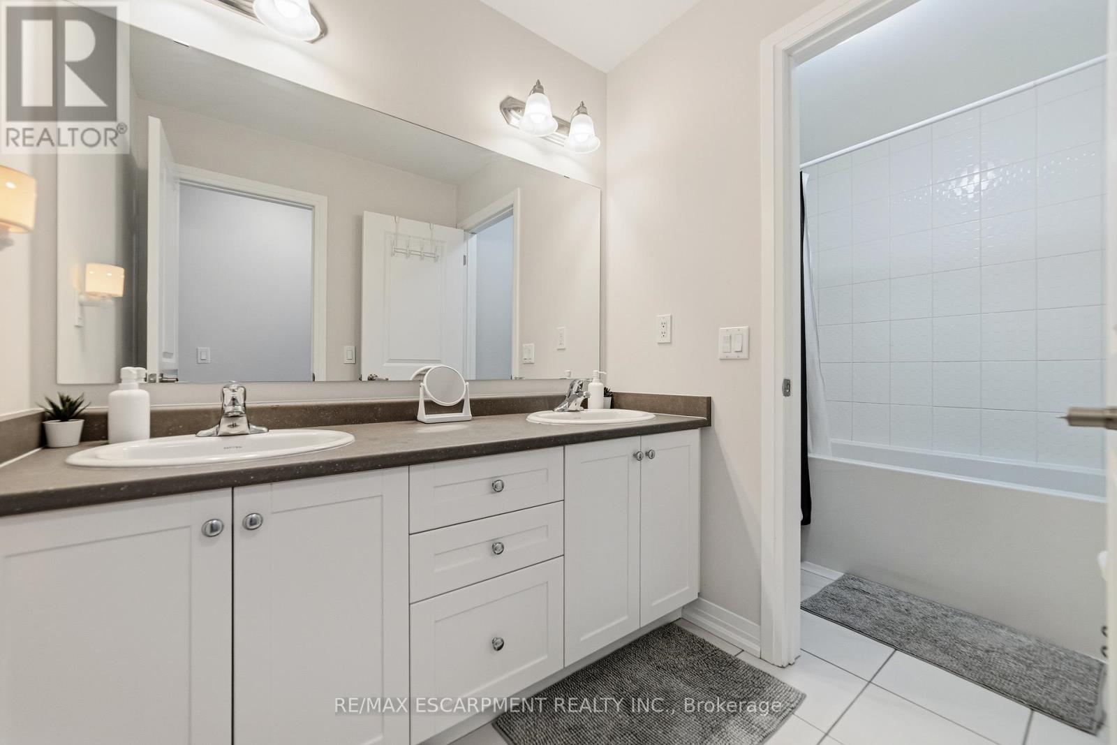 8 PINNACLE COURT - 24