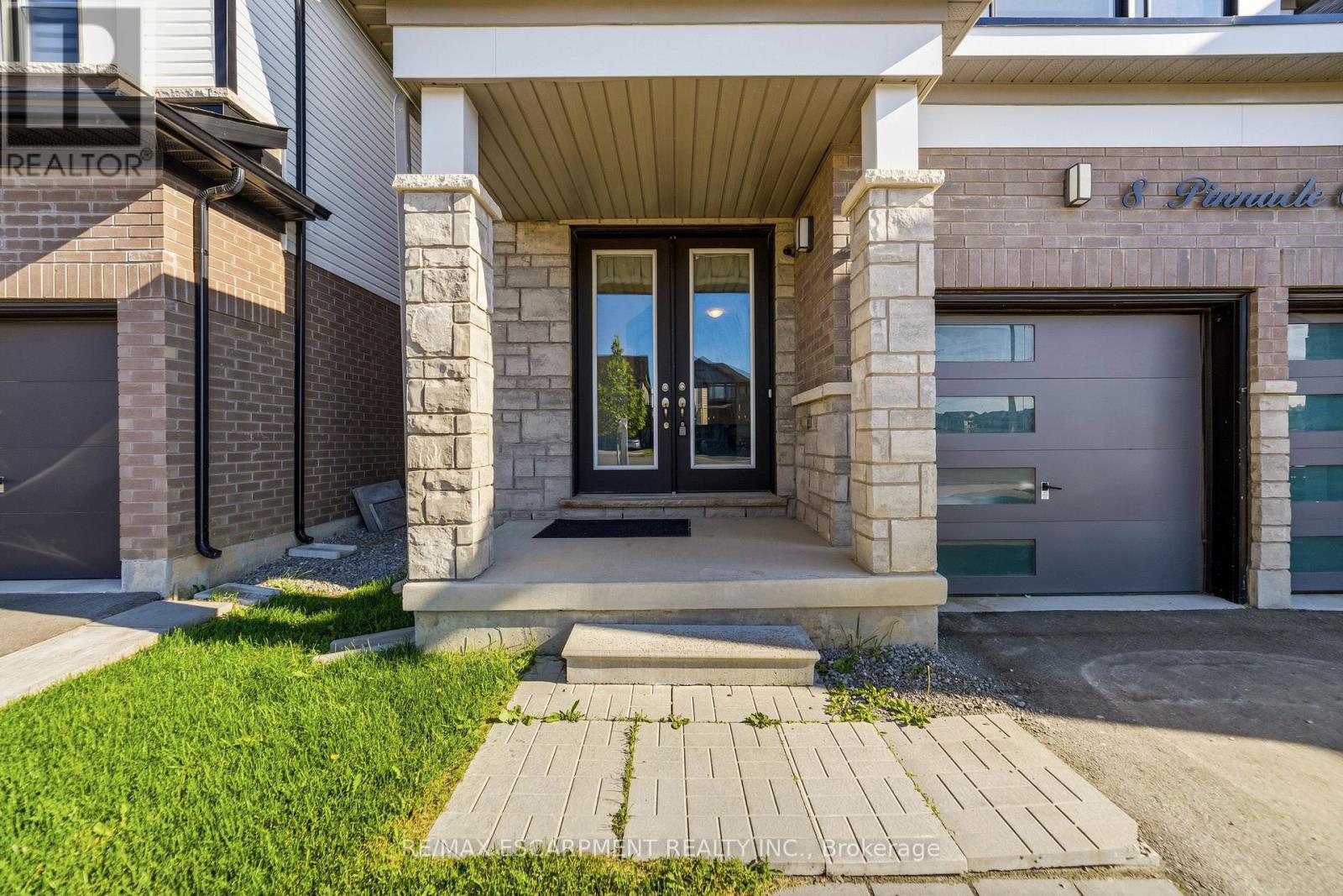 8 PINNACLE COURT - 3