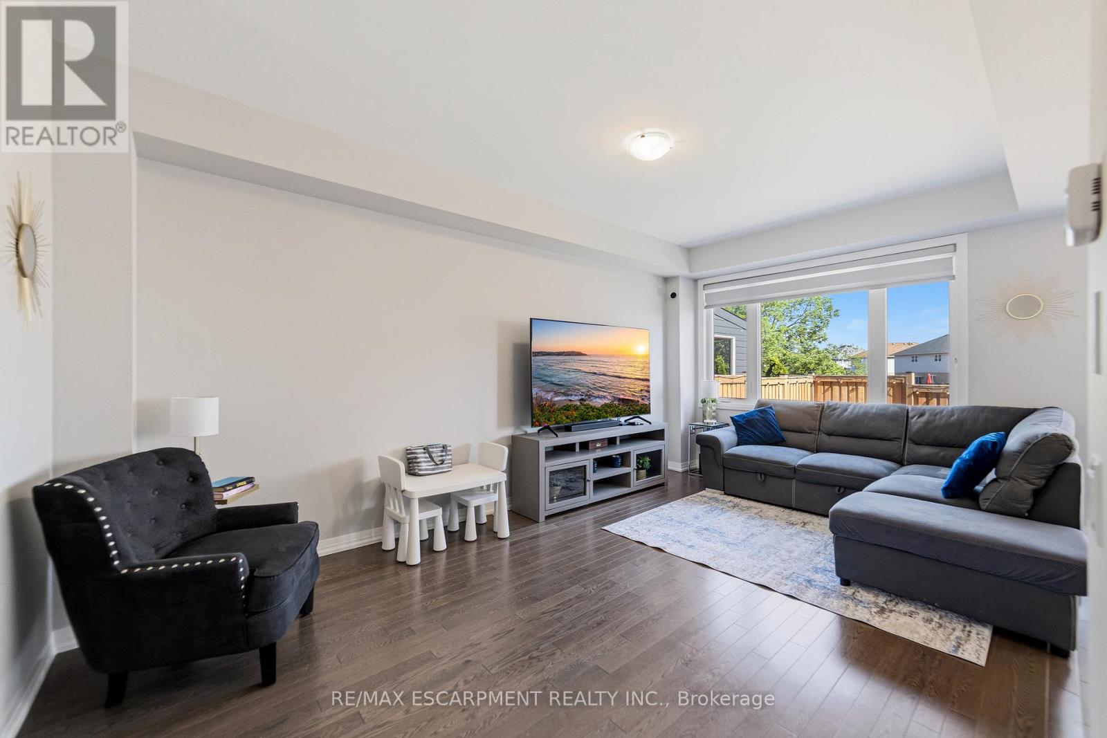 8 PINNACLE COURT - 6