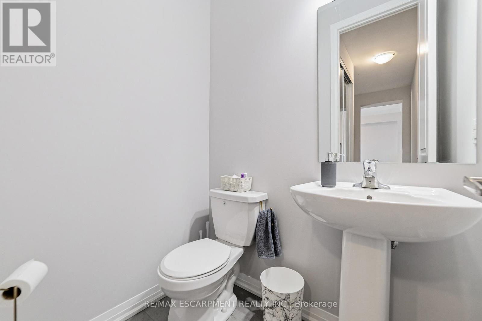 8 PINNACLE COURT - 8