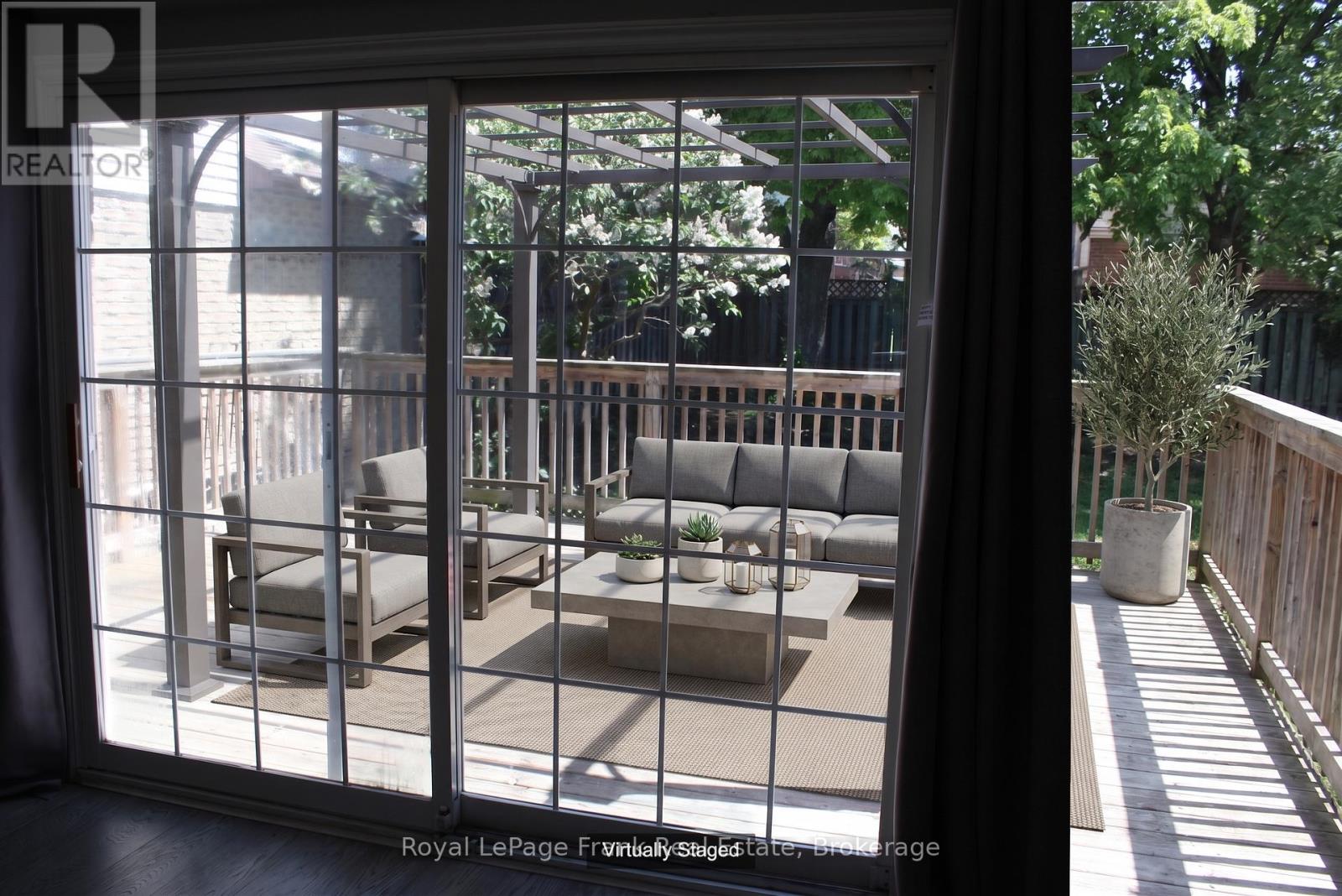 857 ATTERSLEY DRIVE - 19